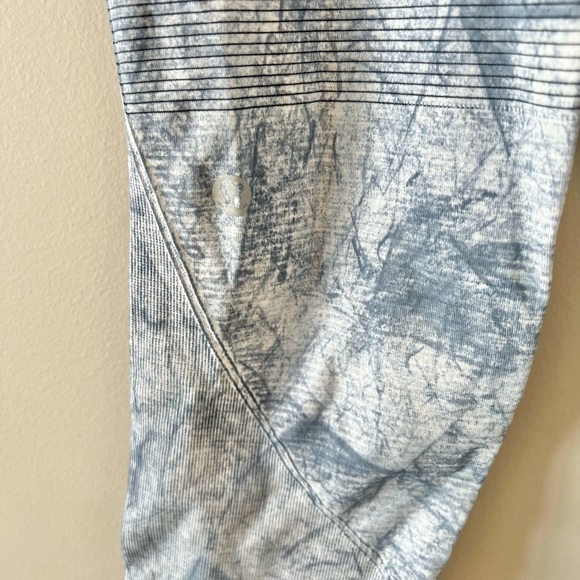 Lululemon Ebb to Train Tight *Wash White / Black / Luna Size 2 EUC - Picture 8 of 13